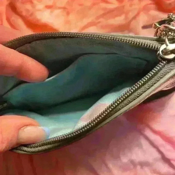 Silver/Gray Coach Wristlet ~ Silver / Gray Leather Pleated - Picture 8 of 10